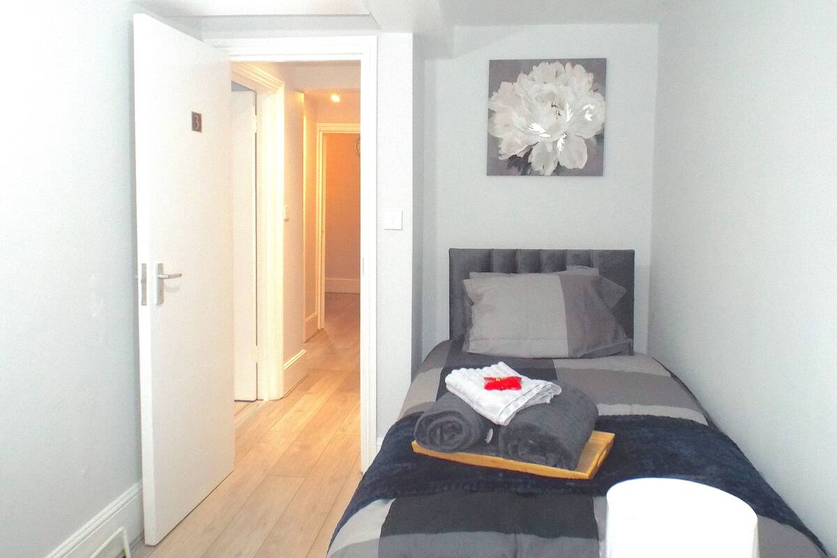 Deluxe Single Room | Premium bedding, blackout drapes, iron/ironing board (on request)