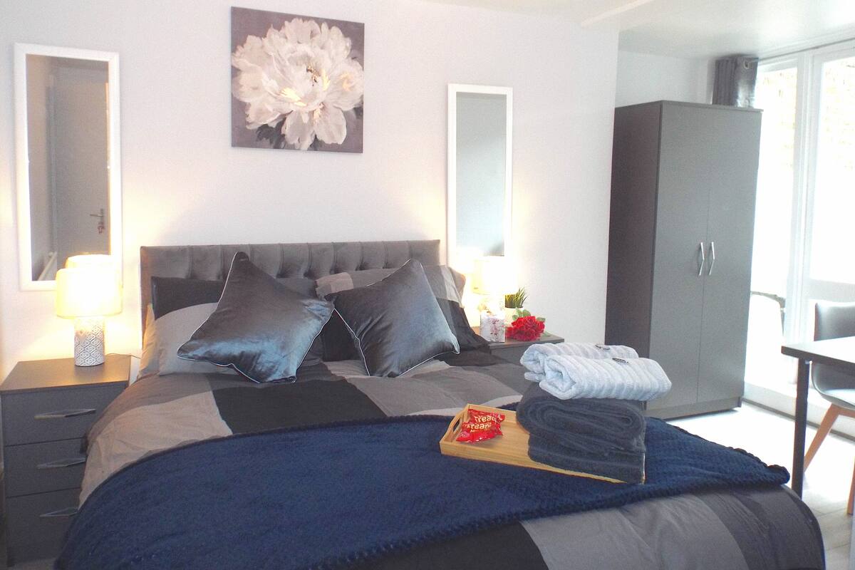 Deluxe Double Room | Premium bedding, blackout drapes, iron/ironing board (on request)