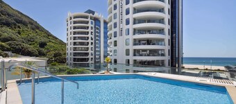 Upmarket on Main Beach