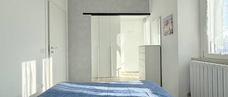 1 bedroom, bed sheets