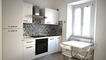 Fridge, oven, dining tables