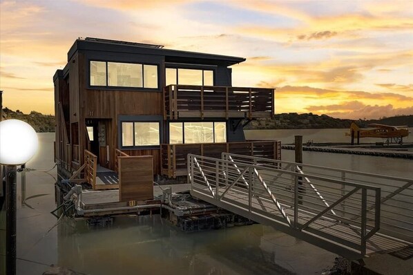 Exterior - Floating condo 'A' on Sausalito's Richardson Bay. (Mill Valley)