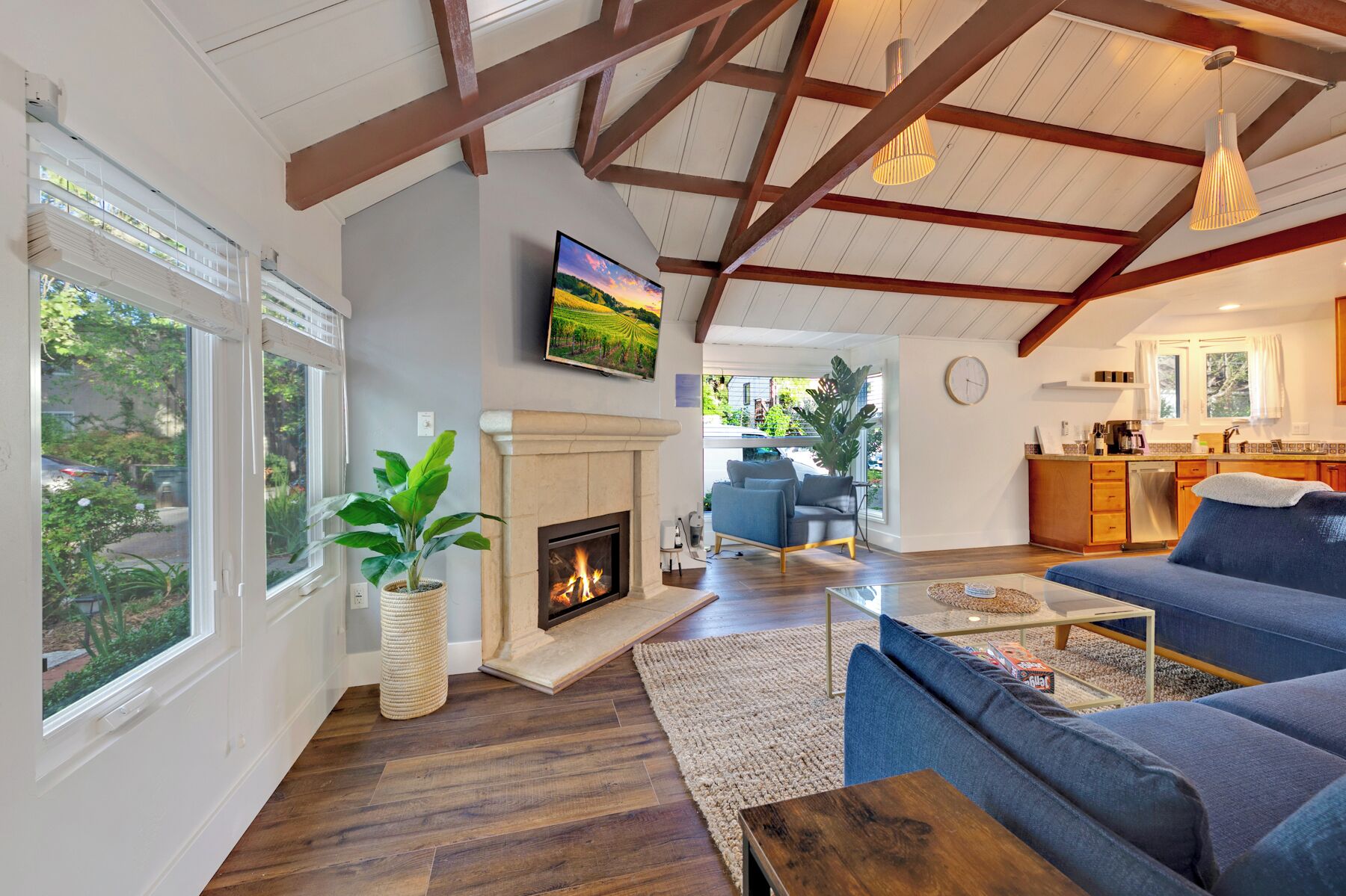 Smart TV, fireplace