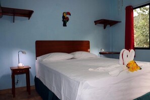 Comfort Room | Desk, laptop workspace, free WiFi, bed sheets - Hotel Julid (San Juan del Sur)