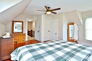 4 habitaciones, escritorio, wifi y ropa de cama