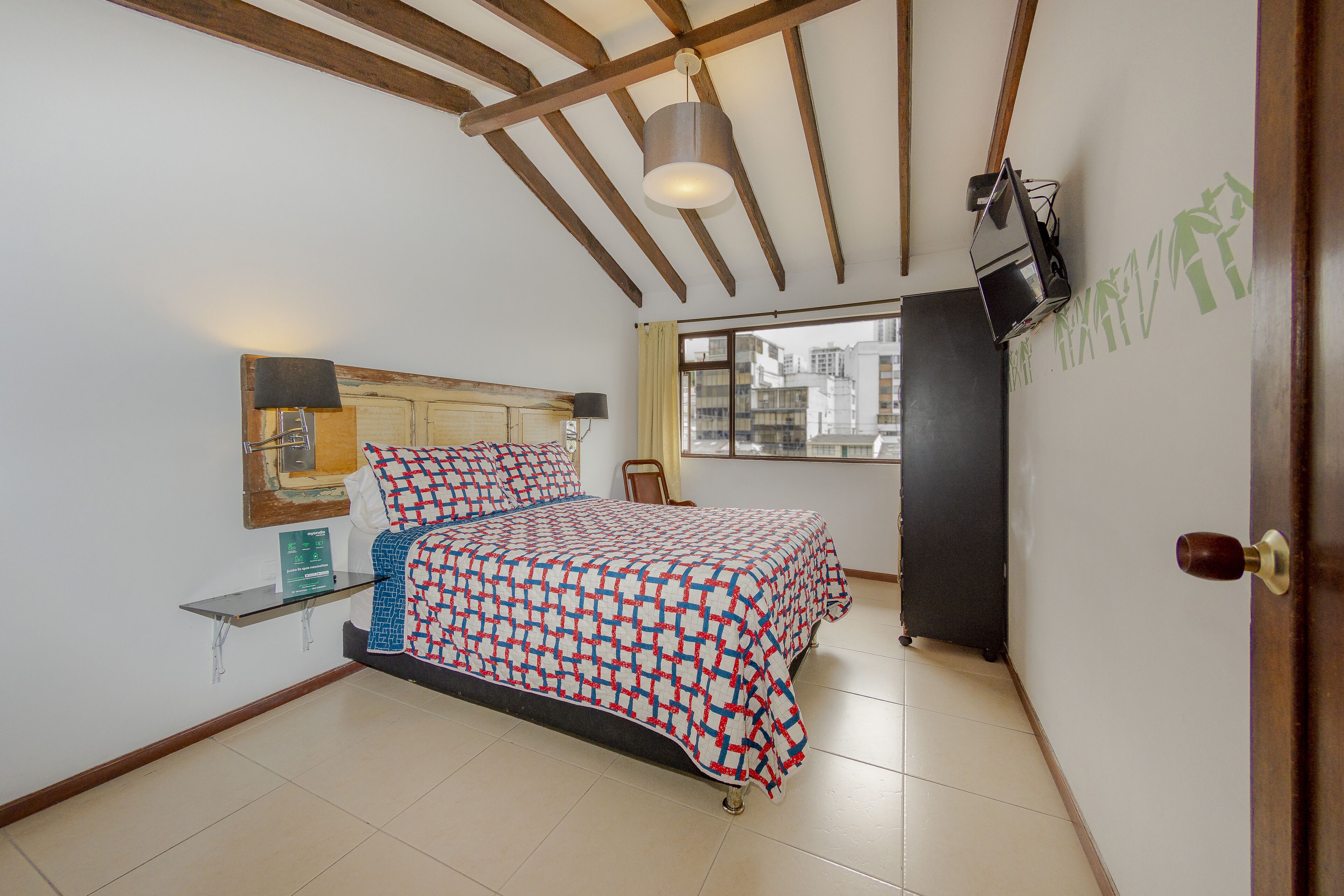 ملاءات للفراش لا تسبب الحساسية وخزنة داخل الغرفة وواي فاي مجانًا