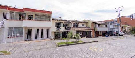 Fachada de la propiedad