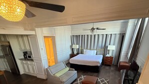 奢華開放式套房 | 高級寢具、書桌、筆電工作空間、免費無線上網