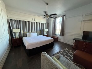 Luxury Studio Suite | Premium bedding, desk, laptop workspace, free WiFi