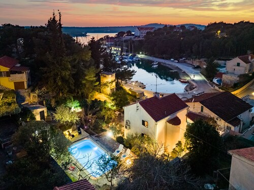 Family villa with spacious yard, Mediterranean garden and pool