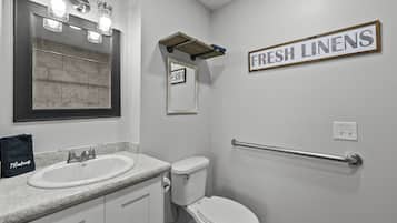 Handdukar och toalettpapper