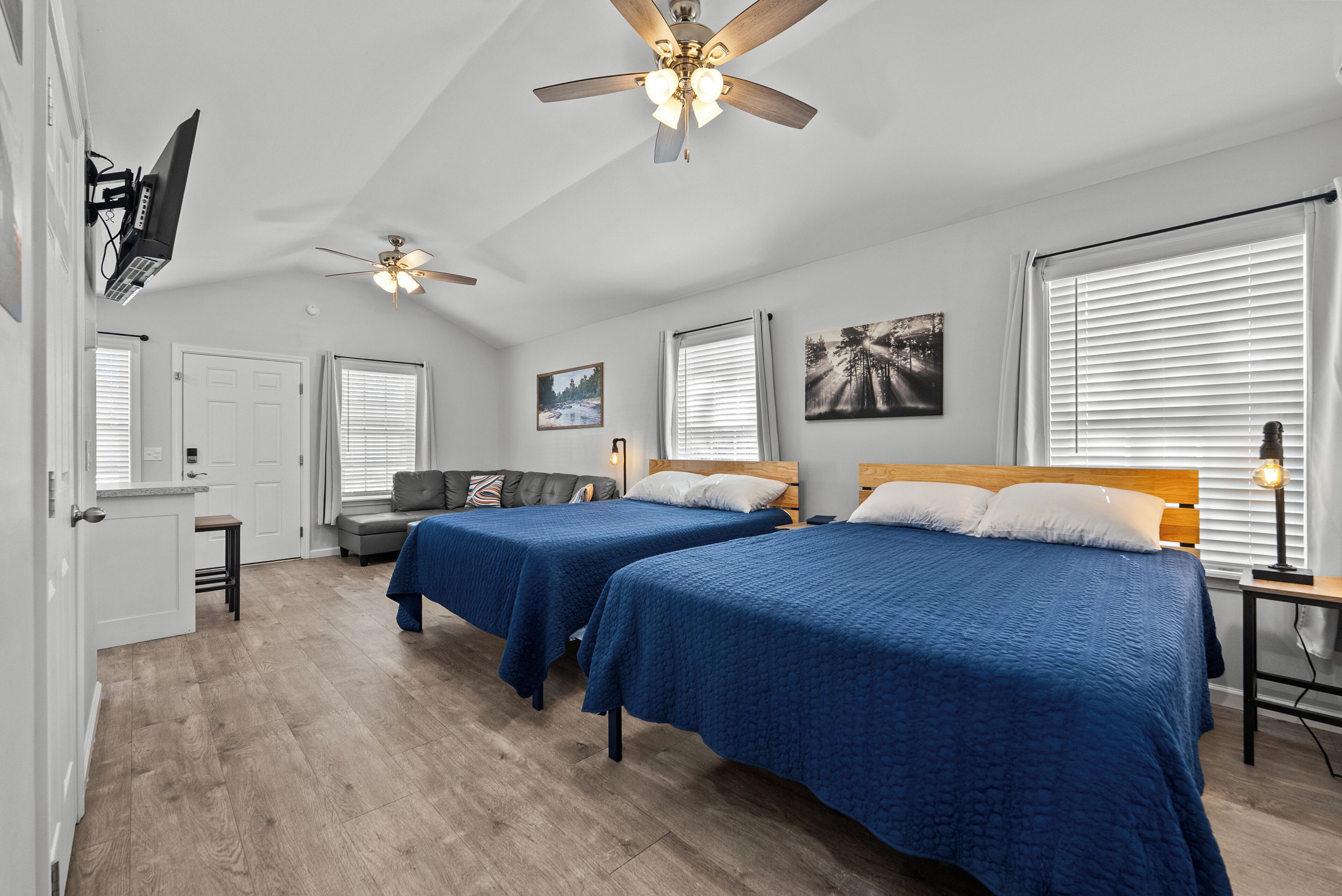 أسرّة بإسفنج يتكيف مع شكل الجسم ومكواة/لوح كي وواي فاي مجانًا