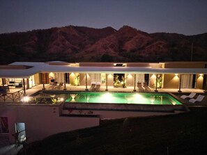 Outdoor pool - Villa M - Superb Luxury Villa With sea View (Potrero)