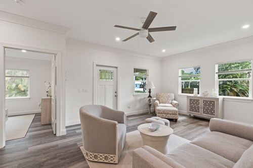 NEW LAKE HOUSE Just remodeled  All newly furnished with comfort in mind.