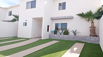 Fachada de la propiedad