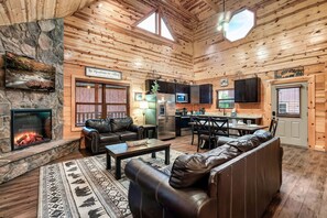 TV, fireplace, video games, books - Pet Friendly! Private Pool, Mini Golf, Views! (Pigeon Forge)