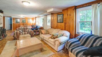 TV, fireplace, books, offices