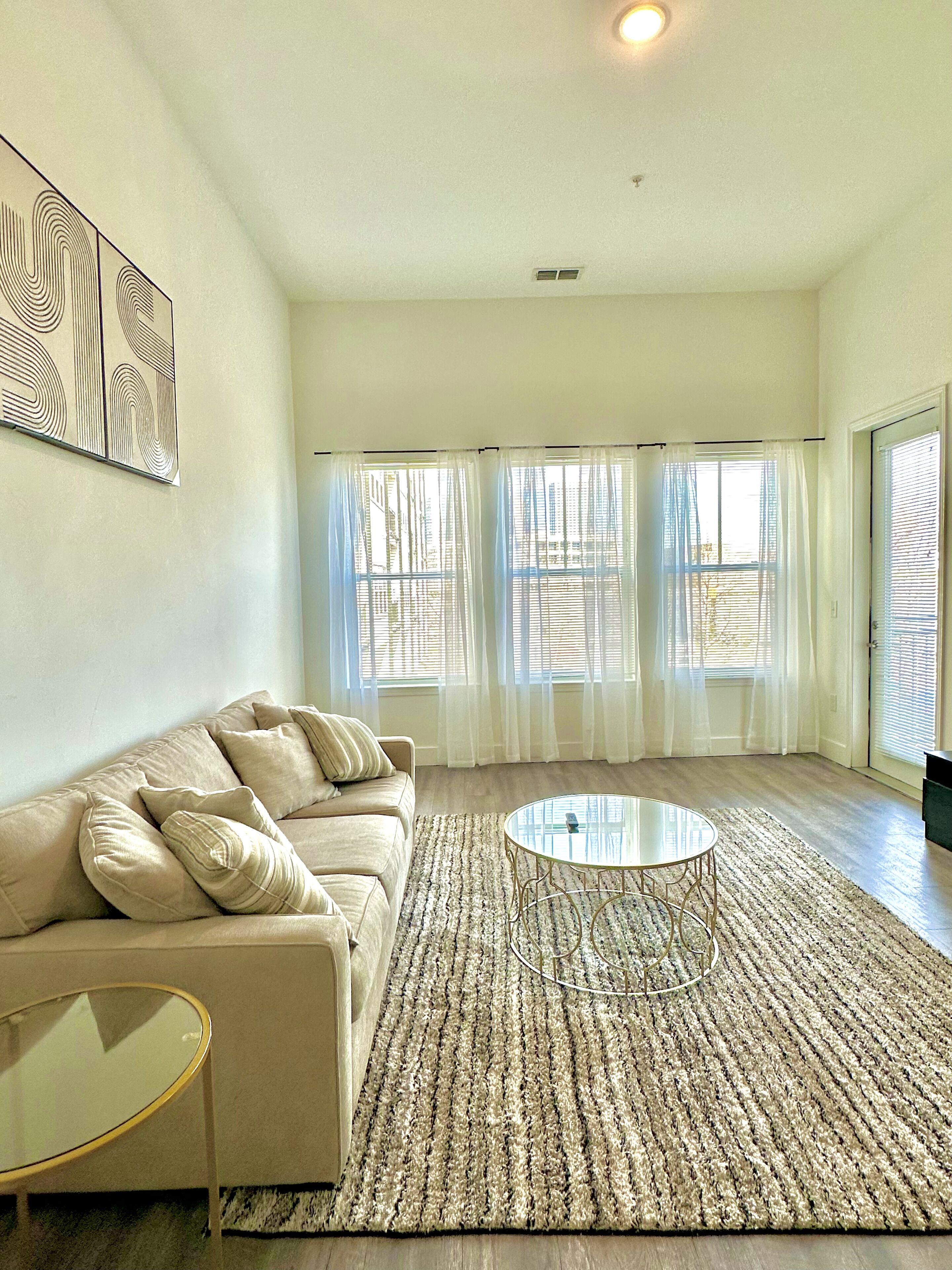 Chic 1BR Apartment in the Heart of Downtown Atlanta - Steps from Top Attractions