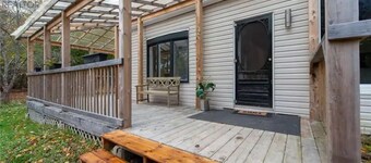 Private house/large hottub/sauna & optional "Adult/Red room"