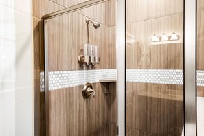 Dusche, Haartrockner, Bidet, Handtücher