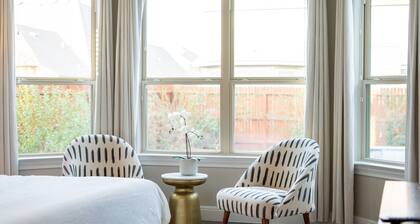 La Estancia: Chic Home with Heatable Pool - Close to SeaWorld & Lackland AFB!