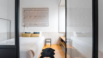 2 bedrooms, internet, bed sheets