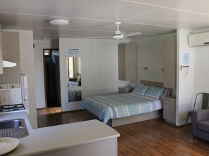 Family Cabin (1) | 2 bedrooms, bed sheets - Torrumbarry Weir Holiday Park (Patho)