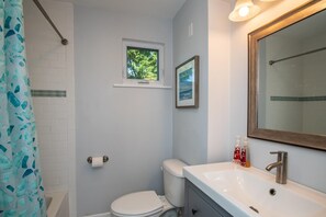 Combined shower/tub