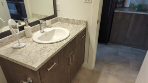 Handdukar, tvål, schampo och toalettpapper