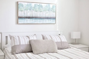 1 bedroom, WiFi, bed sheets - Cozy Langford Suite Retreat (Langford)