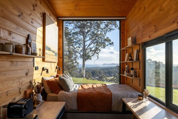 1 bedroom, bed sheets