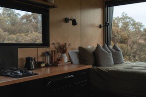 1 Schlafzimmer, Reisekinderbett, Bettwäsche