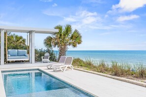 A heated pool - "Seaside Retreat" - Gulf Front  with Private Pool - Sleeps 10 - Walk to Seaside! (Santa Rosa Beach)