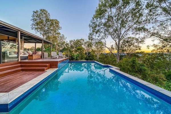 Huge Infinity Pool & Country Views