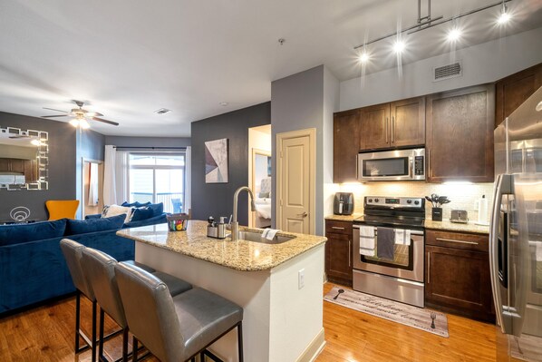 Fridge, oven, stovetop, dishwasher