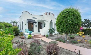 Exterior - Bright Spanish Home in Prime LA Location (Los Angeles)
