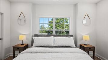 4 bedrooms, desk, iron/ironing board, travel crib