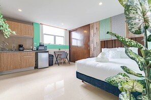 1 habitación, tabla de planchar con plancha, cuna de viaje y wifi 