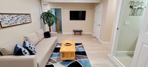 Smart TV, computer monitors - Waterfront (Merritt Island)