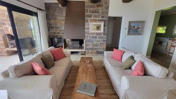 Télévision, cheminée