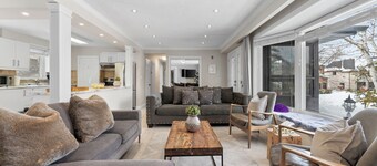 4 BEDROOM & 3 BATH (sleep 8) cozy bungalow home in Richmond Hill