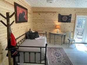 4 bedrooms, desk, iron/ironing board, travel crib