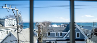 Cozy West End Condo w/ Stunning Ocean View, Close to Everything