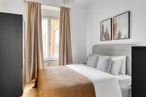 2 bedrooms, iron/ironing board, WiFi, bed sheets - Renovated Gare 2BR nr bus station, by Blueground (Luxembourg)