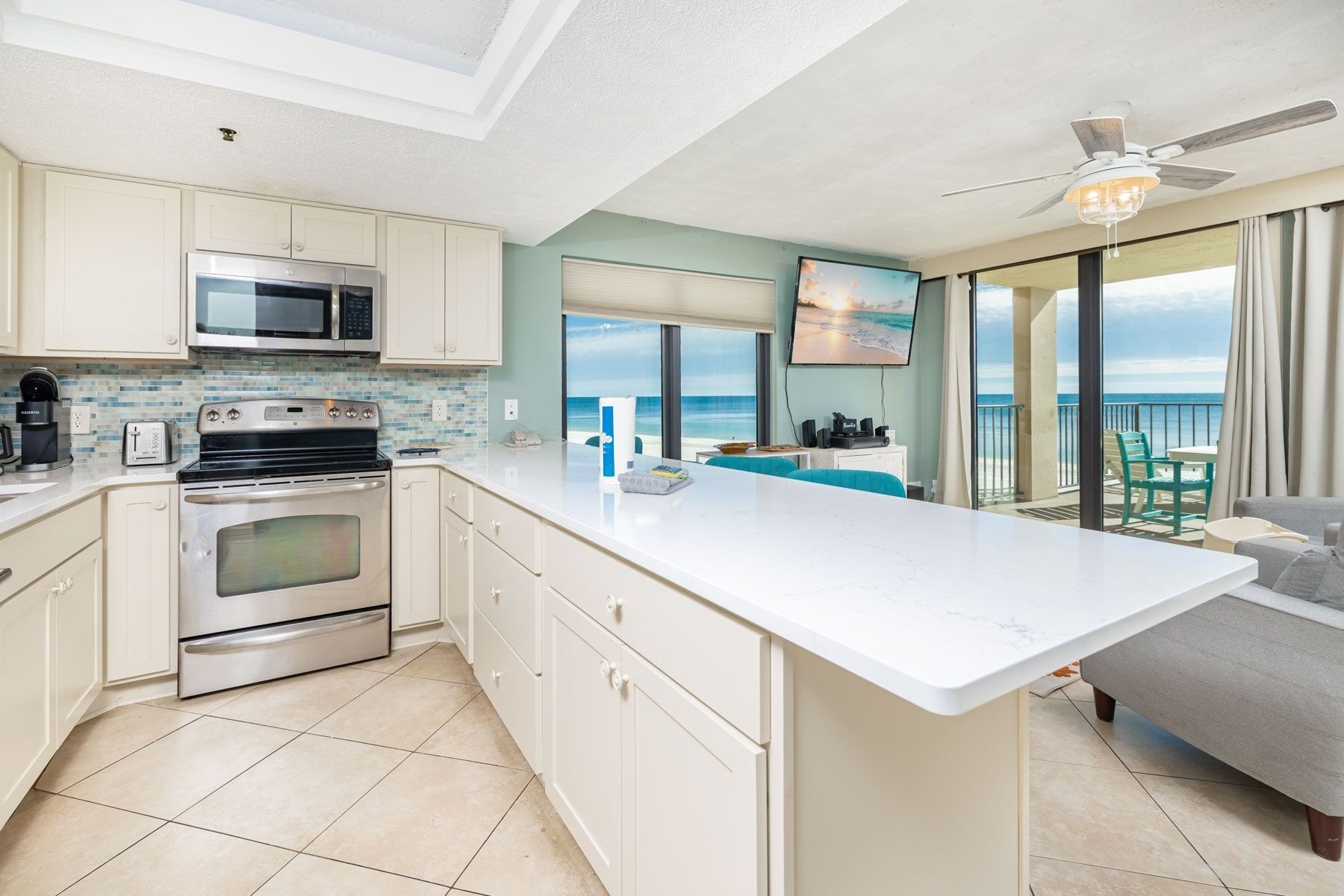 Condo, 3 Bedrooms | Private kitchen | Coffee/tea maker, fridge, oven
