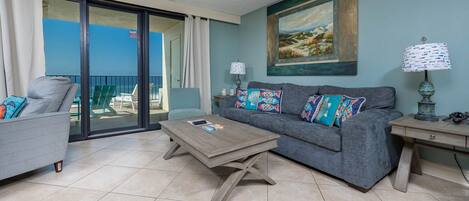 Condo, 3 Bedrooms | Living area