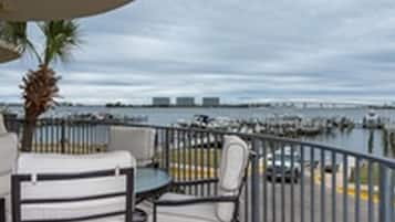 Condo, 3 Bedrooms | Property grounds