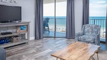 Condo, 2 Bedrooms | Living area