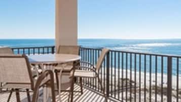 Condo, 2 Bedrooms | Property grounds