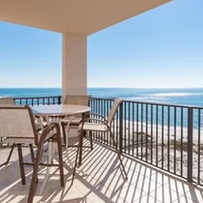 Condo, 2 Bedrooms | Property grounds
